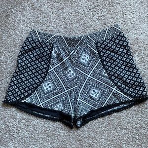 Black and white shorts (size m)